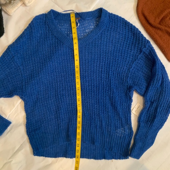 NWT Free People Lulu Blue Parrot V-neck Sweater size XS - Picture 4 of 9
